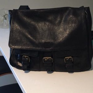 Leather messenger bag - black
